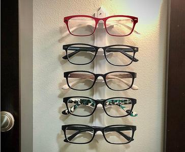 Glasses Wall Mount