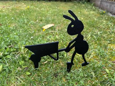 Deco Ant with wheelbarrow