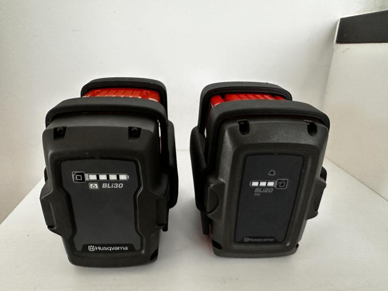 Husqvarna Battery Holder / Wall Mount Weight-Reduced