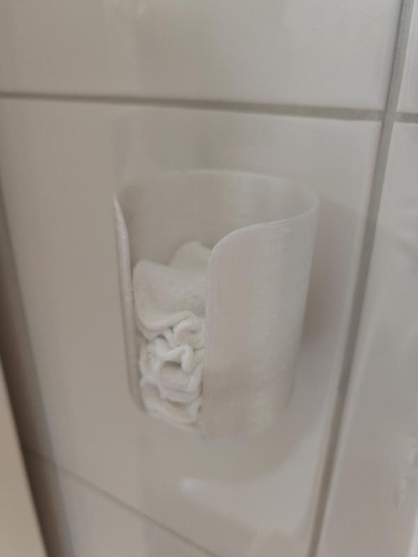 Make-up pad dispenser