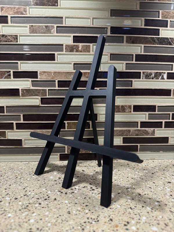 Desk Top Easel V2 -Integrated Hinge/Print In Place
