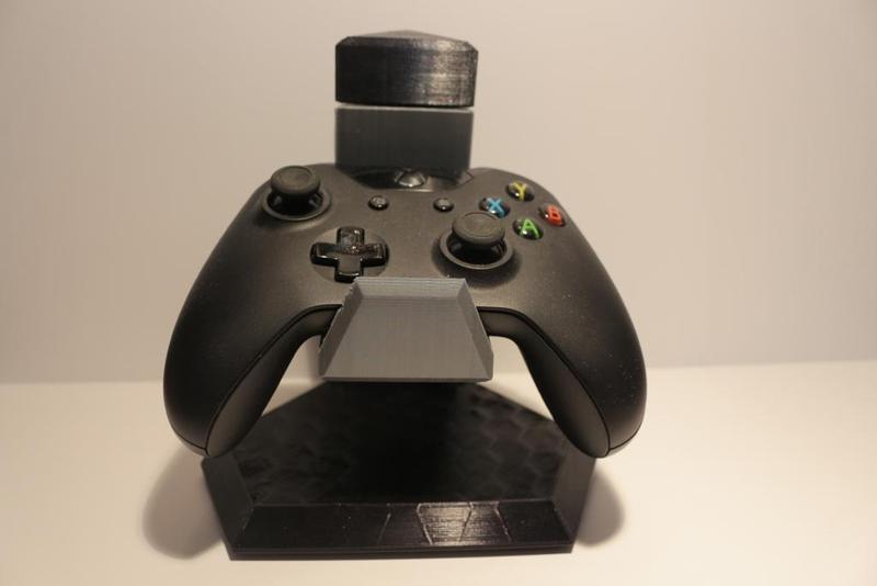 STACKABLE GAMING CONTROLLER STAND