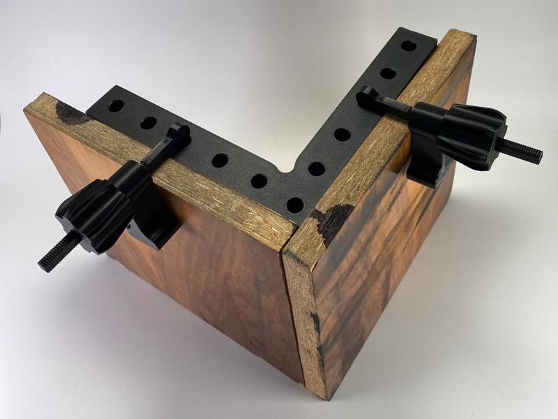 Corner clamp