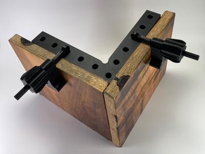 Corner clamp