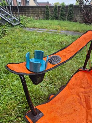 Getränkehalter für einen Faltstuhl / Cup holder for a folding chair   