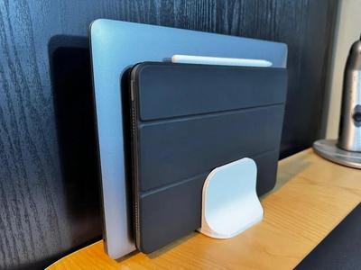 Vertical iPad stand
