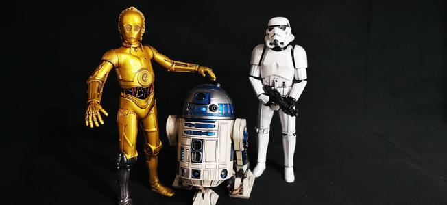 Star Wars droids C3PO and R2D2 ready to print