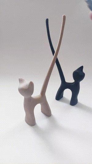 Ring holder, long tailed cat
