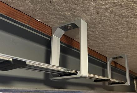 Ceiling train mount