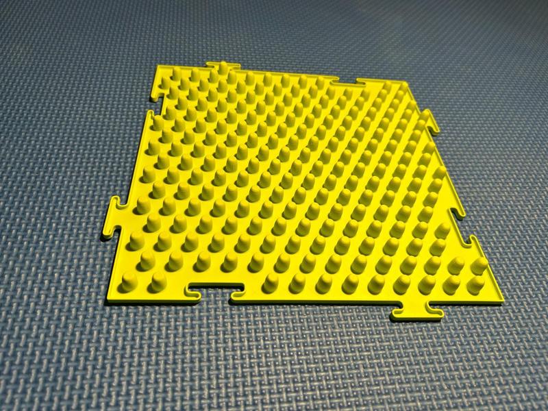 Massage Puzzle Mat - Blunter Spikes 240x240 mm