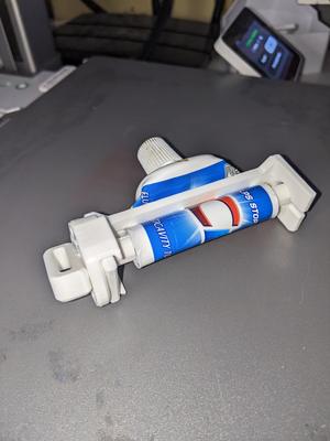 toothpaste squeezer 9c