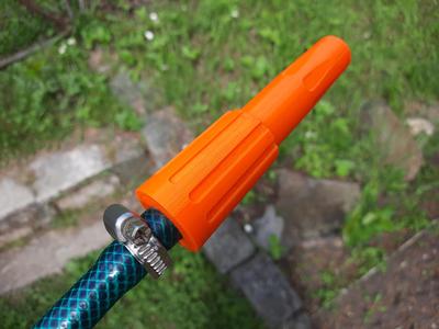 Hadicová regulační zavlažovací tryska / Irrigation nozzle with regulation