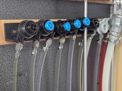 Wall Mount for hoses with Ball Lock disconnects