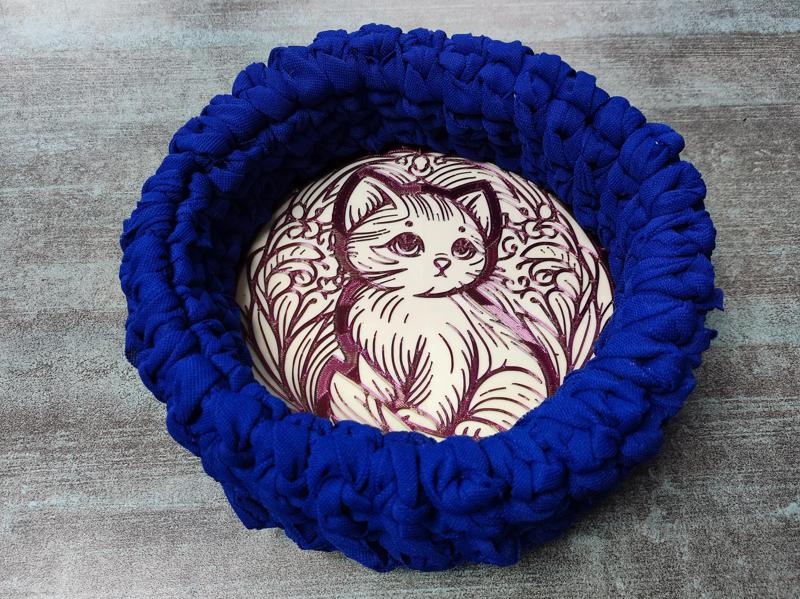 Kitten motif crochet basket bottom (base) 32 holes