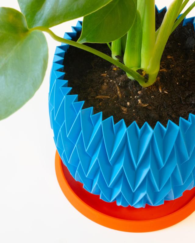 PLEATS Pot 001