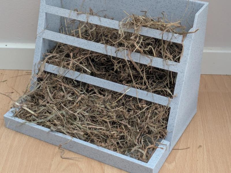 Rabbit Hay feeder 