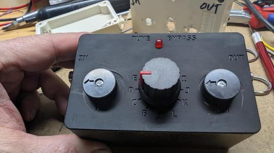 Box and knobs for cheap QRP tuners sold without instructions, and knobs that don't fit.  