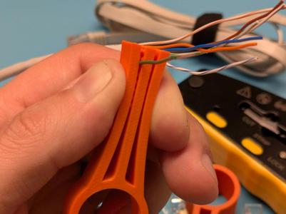 Network cable untwist tool