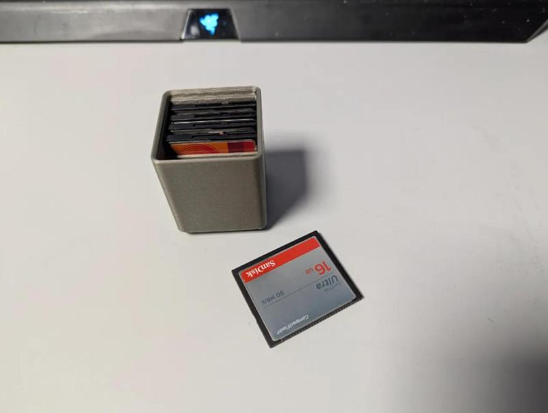 Gridfinity Stackable Compact Flash Card Holder 1x1x8