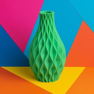 Green Waveform Vase – Modern Sculptural Design