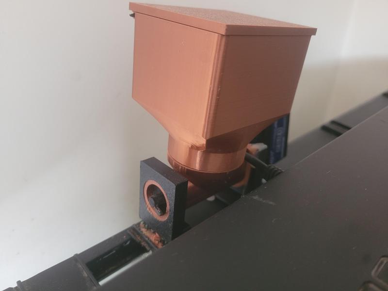 Remix Automatic Fish Feeder De Luxe - wider hopper outlet