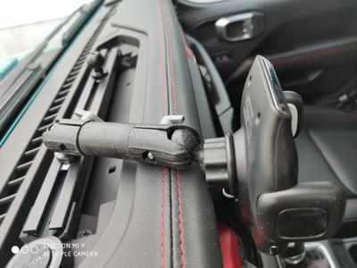 Jeep JL Mount (67 Design Rail system)手机支架