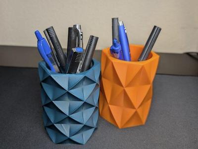 Textured Diamond Pattern Desk Pen Holder