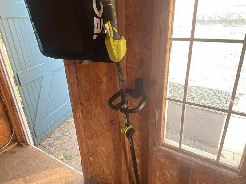 String Trimmer Wall Hook - Ryobi 