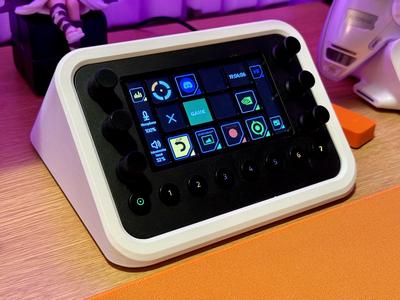 Loupedeck Live: Angled Stand