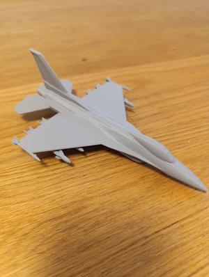 F16