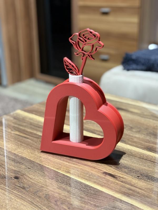 HEART VASE FOR VALENTINES DAY / MODERN & TIMELESS DESIGN 