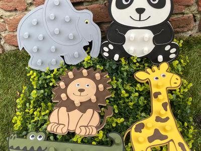 Screw-on wild animals