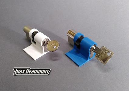 Training lock holder for lock picking - euro cylinders