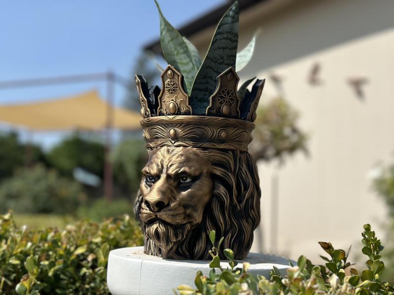 Majestic Lion Planter/Bowl (Support Free)