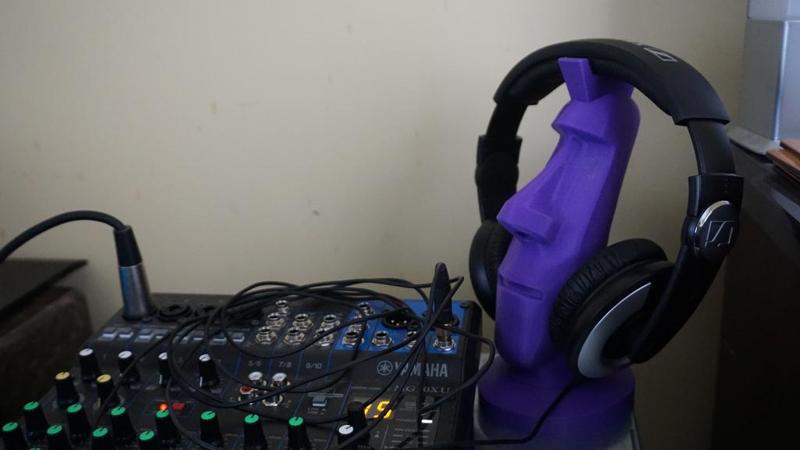 Moai Head Phone Stand Solid Throughout