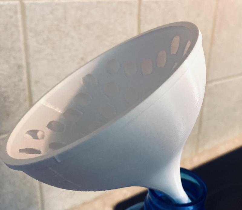 Funnel with removable filter