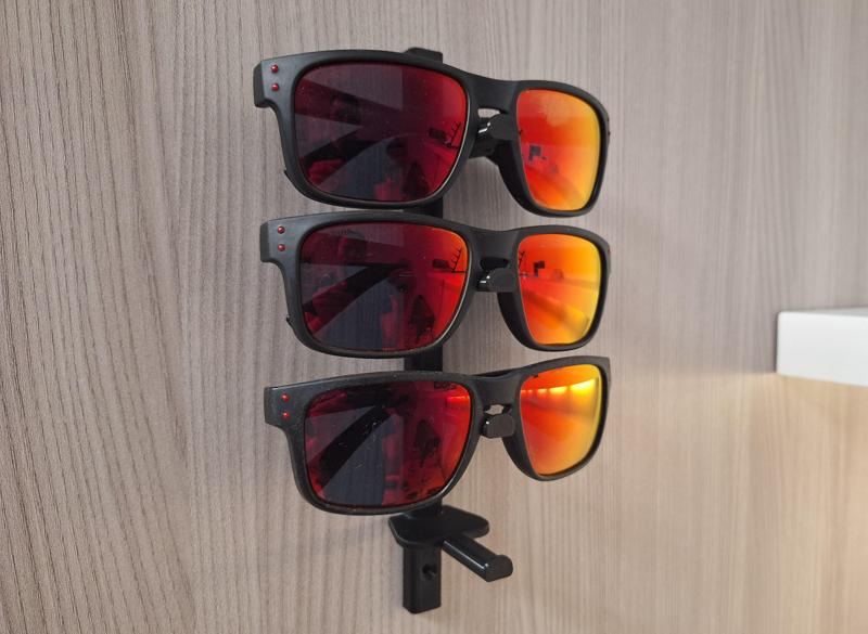Sunglasses wall holder for 4 Glasses