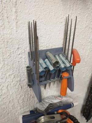 Store a scrench