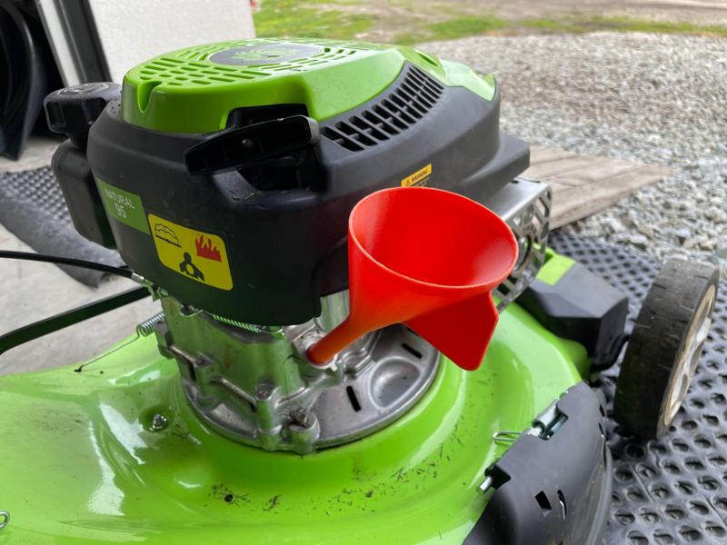 Angled funnel for garden technics