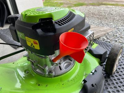 Angled funnel for garden technics