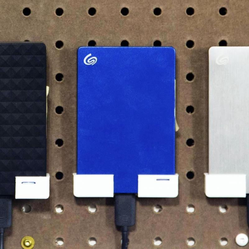 Seagate Backup Plus Slim 2TB Holder // Peg Anything