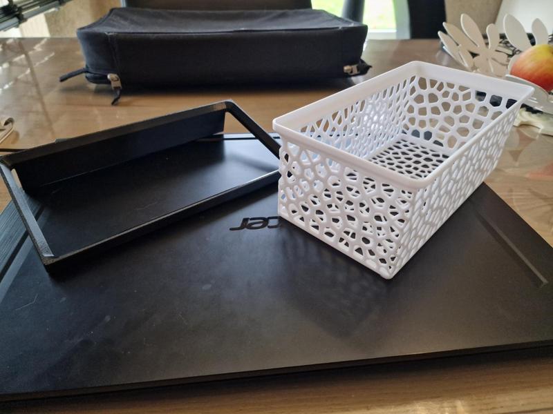 Voronoi shower basket 