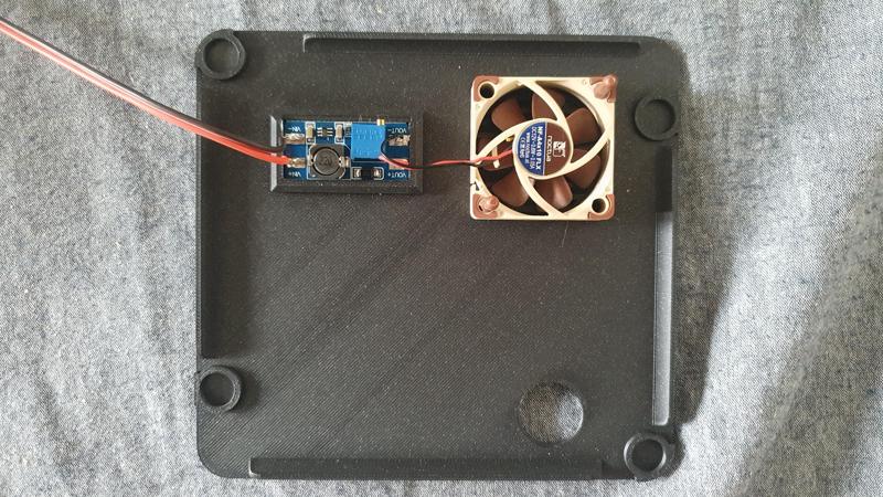 Couvercle de la Box Home Assistant 2024 d'Abrège avec emplacement pour booster MT3608