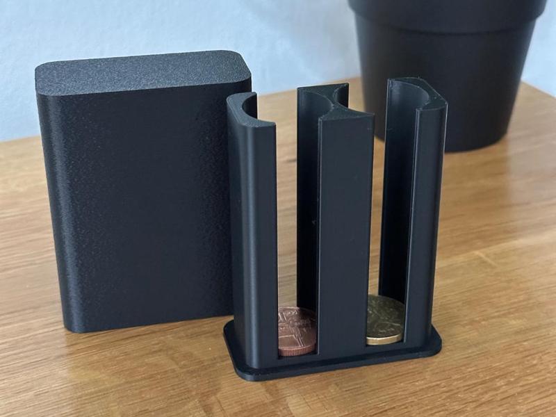 Money box with lid