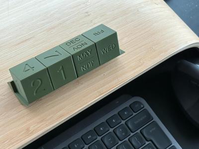4 Cube Perpetual Calendar Heidi