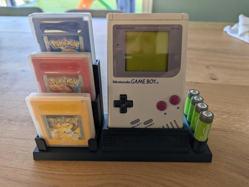 Game Boy Classic/DMG Display Stand with 3 cartridges clear case holder and batteries support