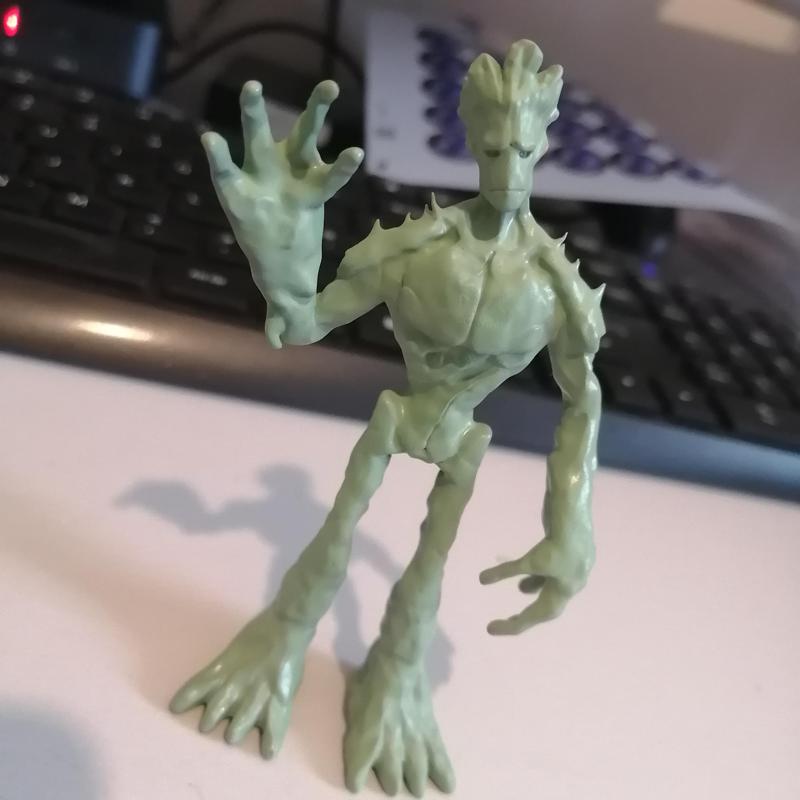 Waving Groot