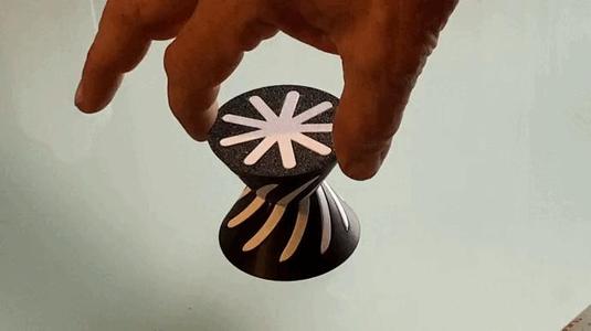 Passtrough spiral fidget
