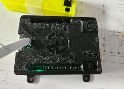 Remix couvercle boitier Arduino UNO : ajout d'une ouverture pour connecteur ISP
