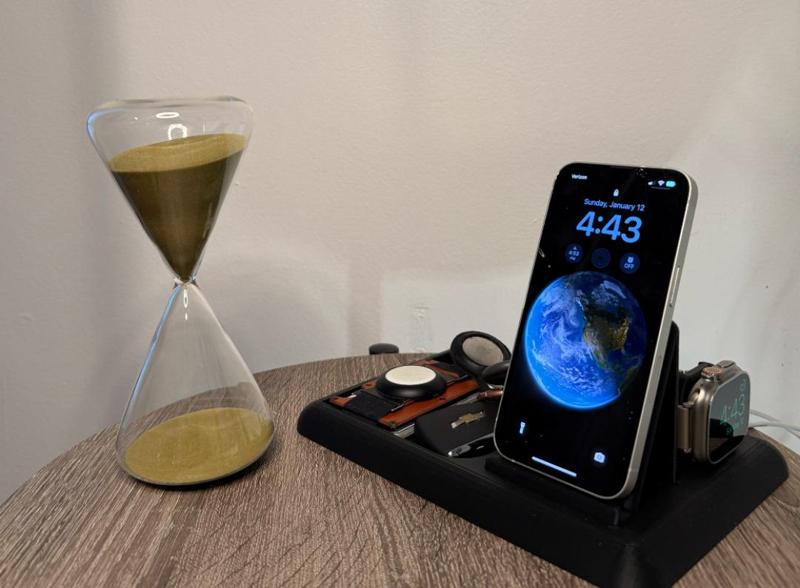 Magsafe nightstand phone / watch dock with storage